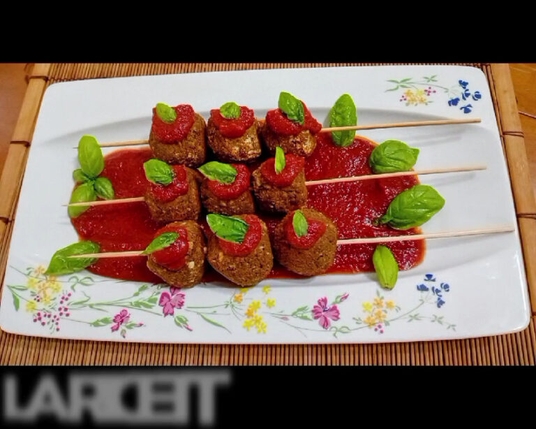 Spiedini di polpette di proteine di girasole